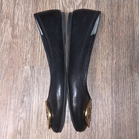 Tory Burch Reva flats in black. Gold buckle, size 5 1/2 - Picture 4 of 7